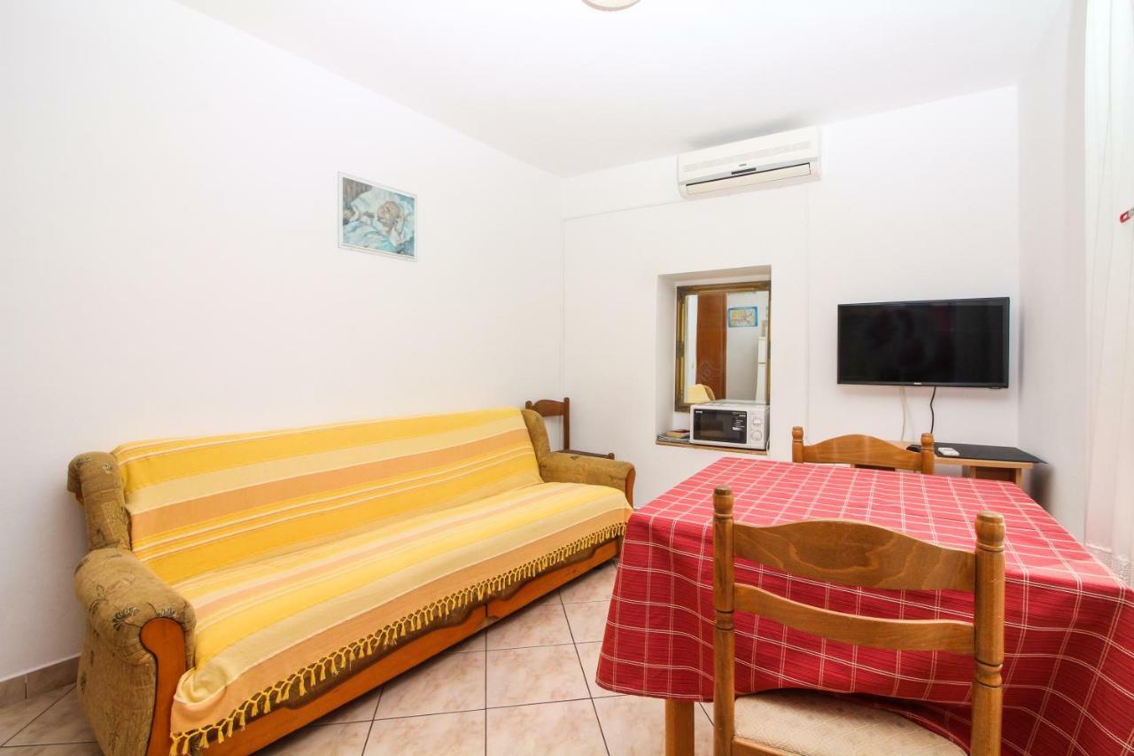 Apartmani Toni Poce Примоштен Екстер'єр фото