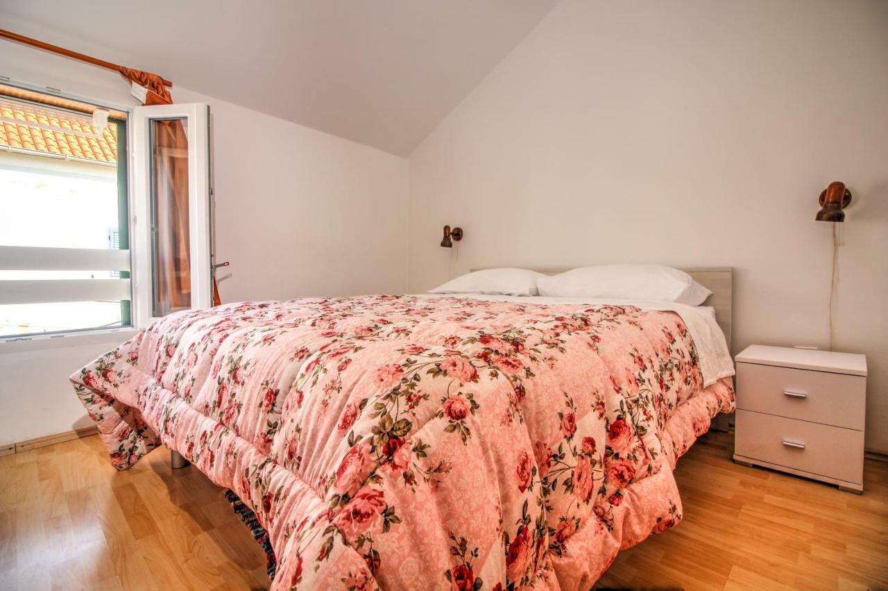 Apartmani Toni Poce Примоштен Екстер'єр фото